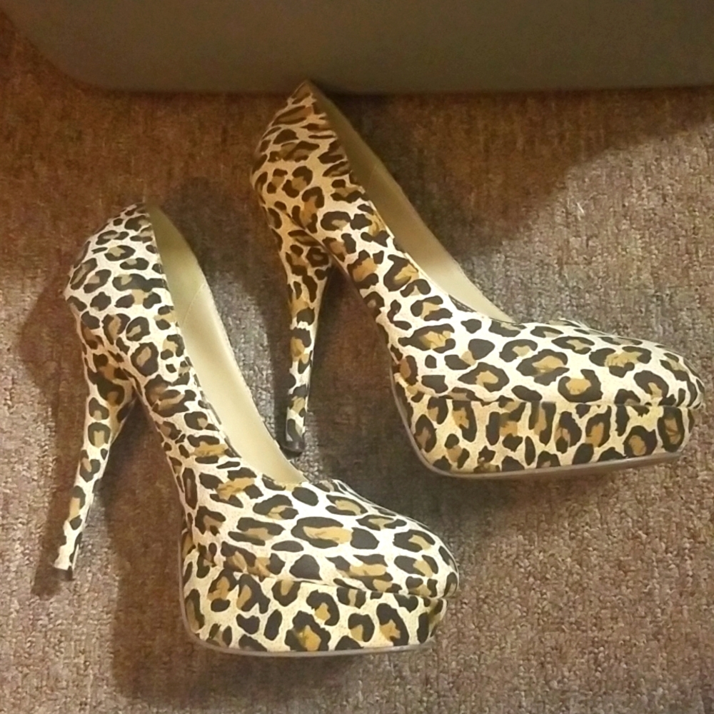Leopard Platform Heels - Picture 7 of 9
